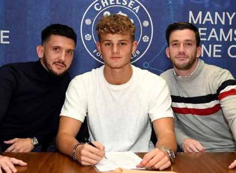 Max Signs contract for Chelsea